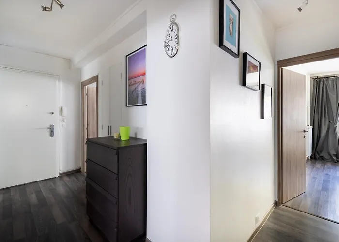 Bright & Contemporary 2bd アパート *
