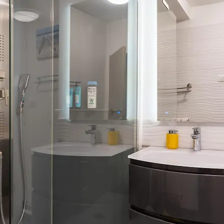 Apartment Bright & Contemporary 2bd *