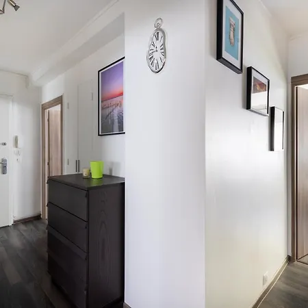 Bright & Contemporary 2bd