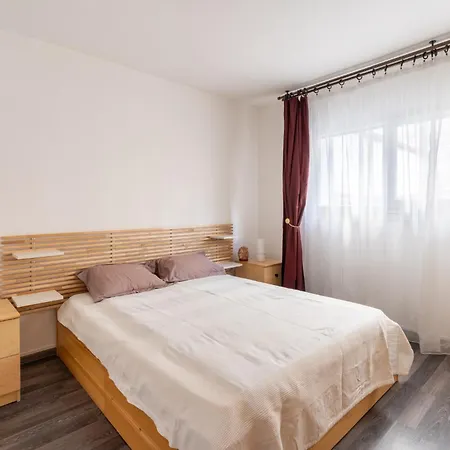 Bright & Contemporary 2bd