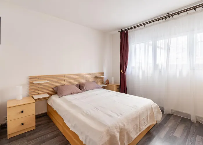 Bright & Contemporary 2bd