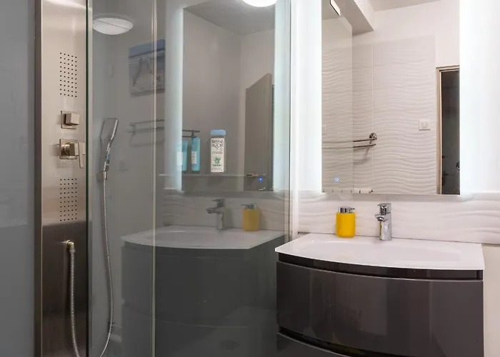 Bright & Contemporary 2bd * Paris