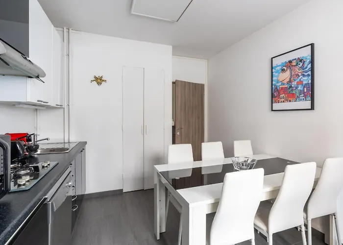 Bright & Contemporary 2bd *