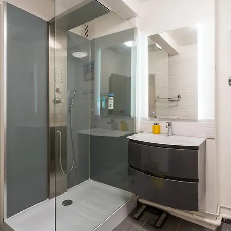 Bright & Contemporary 2bd شقة